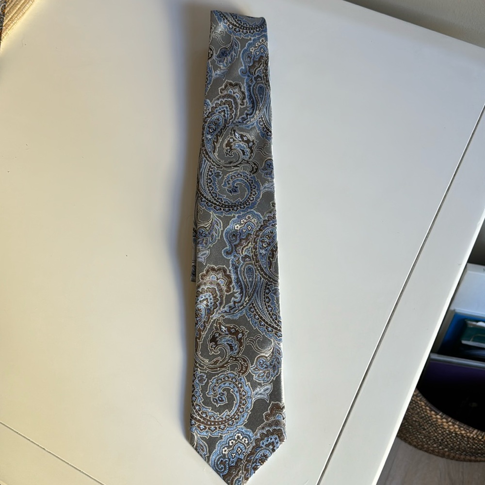 Eton Paisley tie, excellent condition, shipping included